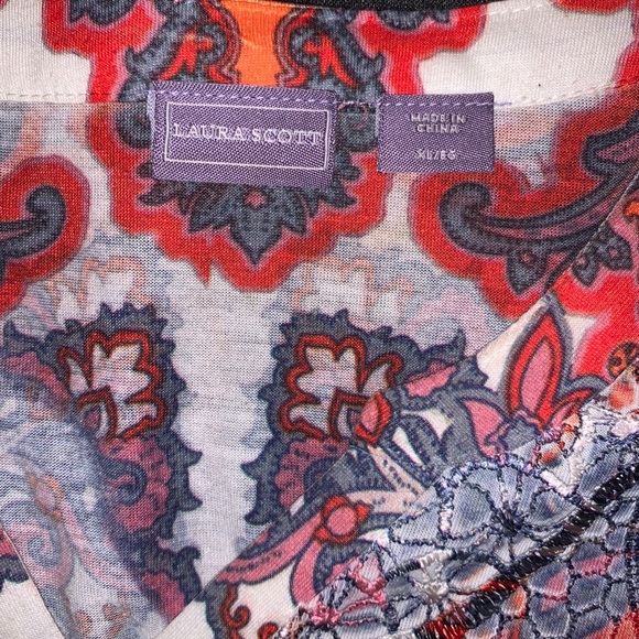 Colorful Retro V-Neck Blouse w/ Geometric Pattern - Picture 6 of 6